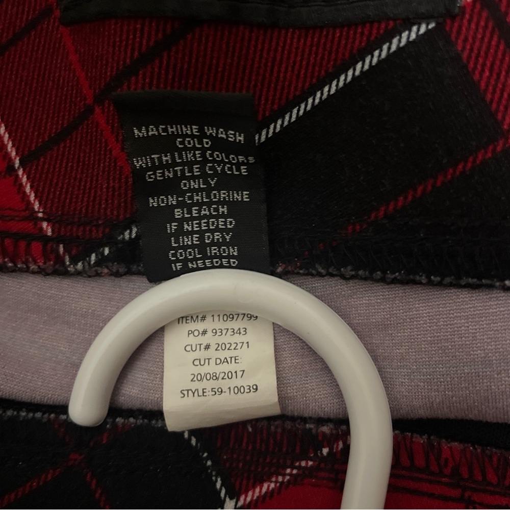 Torrid Cropped Slim Fix Pixie Pant - Plaid All-Nighter Ponte Black Red 1X XL - Picture 7 of 8